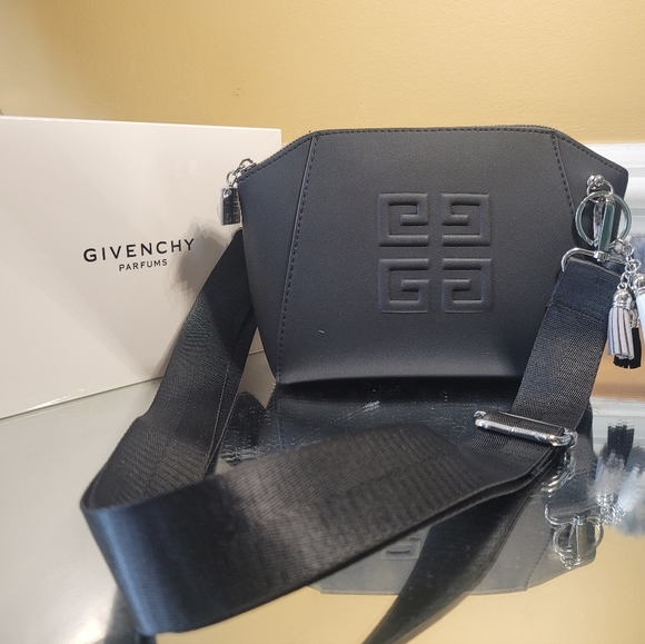 Givenchy pouch - Picture 14 of 17